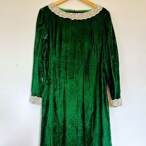 Vintage Green Velvet Dress with Lace Trim